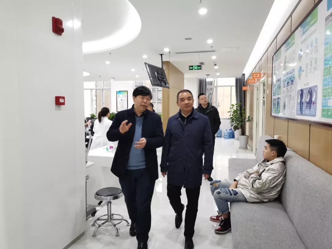 成都市金牛区区委常委区纪委书记傅捷一行走访慰问我院院长段俊国教授